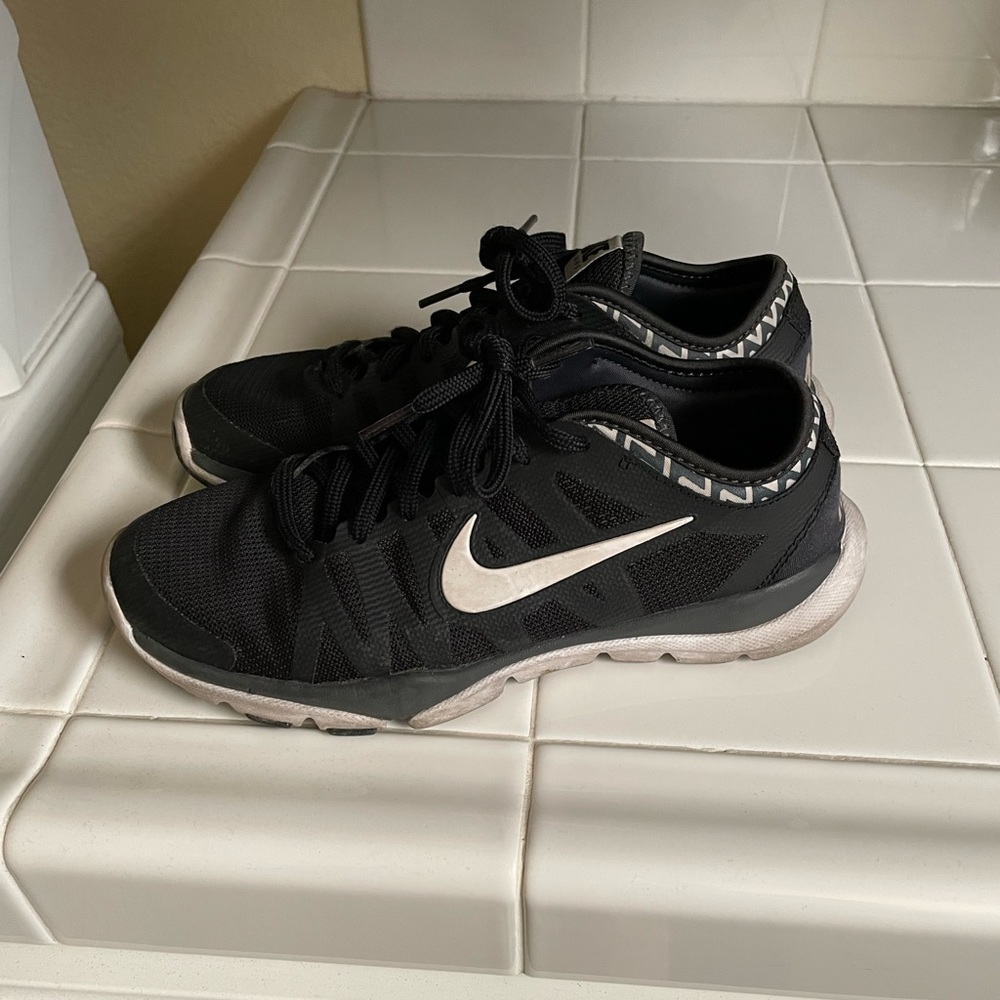 Flex supreme tr3 Nike shoes size 6.5